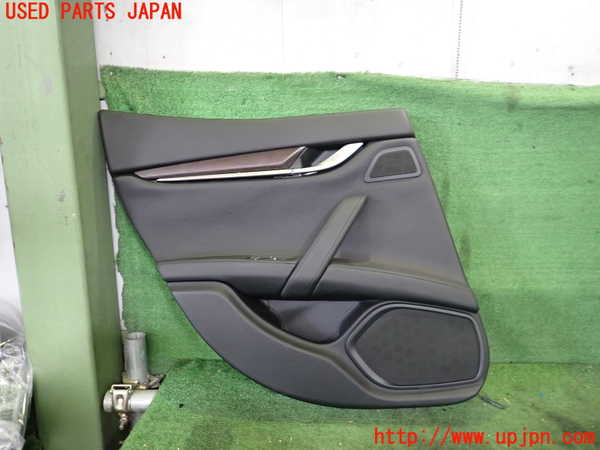 2UPJ-29851324]マセラティ・ギブリ(MG30B)左後ドア内張り 中古_m0001.jpg
