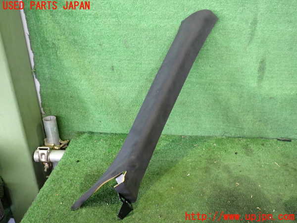 2UPJ-29857655]マセラティ・ギブリ(MG30B)右フロントピラートリム 中古_m0001.jpg