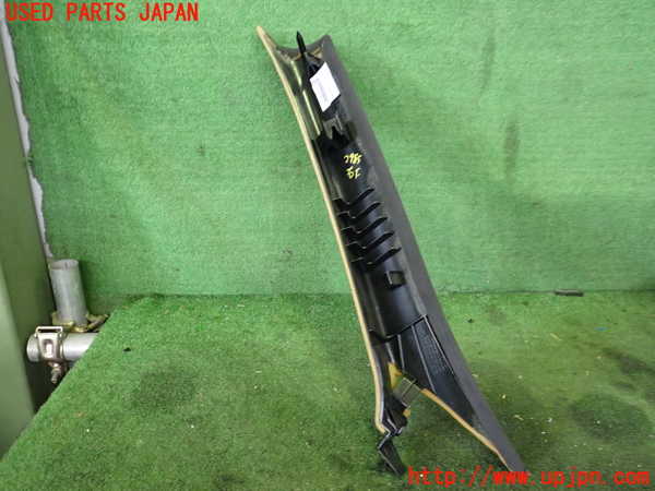 2UPJ-29857655]マセラティ・ギブリ(MG30B)右フロントピラートリム 中古_m0002.jpg