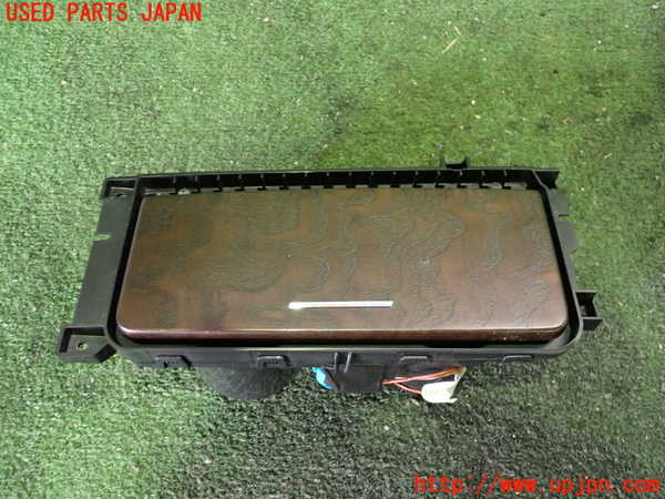 2UPJ-29857810]マセラティ・ギブリ(MG30B)ドリンクホルダー 中古_m0001.jpg