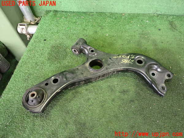 2UPJ-29865176]カローラ クロス ハイブリッド(ZVG13)右フロントロアアーム1 中古_m0001.jpg