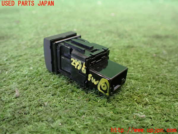 5UPJ-29866311]カローラ クロス ハイブリッド(ZVG13)スイッチ6 (バックドア) 中古_m0002.jpg