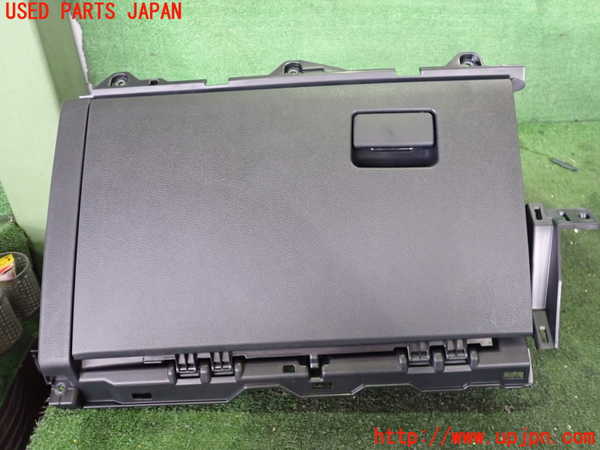 2UPJ-29867516]カローラ クロス ハイブリッド(ZVG13)グローブボックス1 中古_m0001.jpg