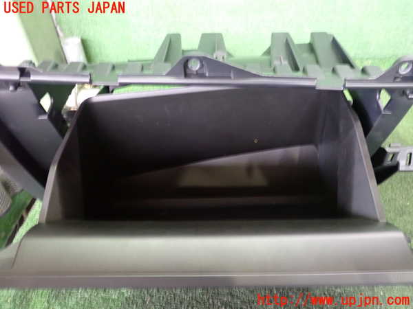 2UPJ-29867516]カローラ クロス ハイブリッド(ZVG13)グローブボックス1 中古_m0002.jpg