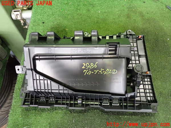 2UPJ-29867516]カローラ クロス ハイブリッド(ZVG13)グローブボックス1 中古_m0003.jpg