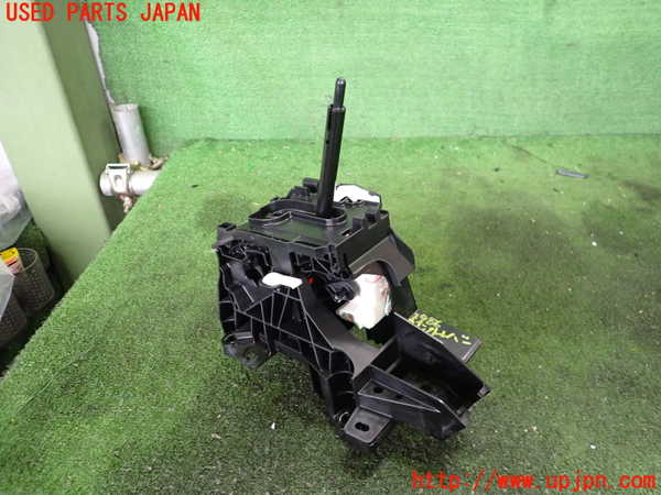 5UPJ-29867555]カローラ クロス ハイブリッド(ZVG13)ATシフトレバー 中古_m0001.jpg