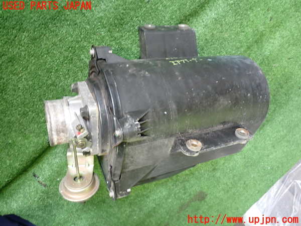 2UPJ-29872560]セドリック 4ドアハードトップ(UY32)エアクリーナーボックス 中古_m0002.jpg