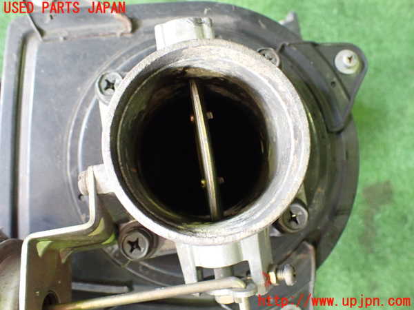 2UPJ-29872560]セドリック 4ドアハードトップ(UY32)エアクリーナーボックス 中古_m0004.jpg