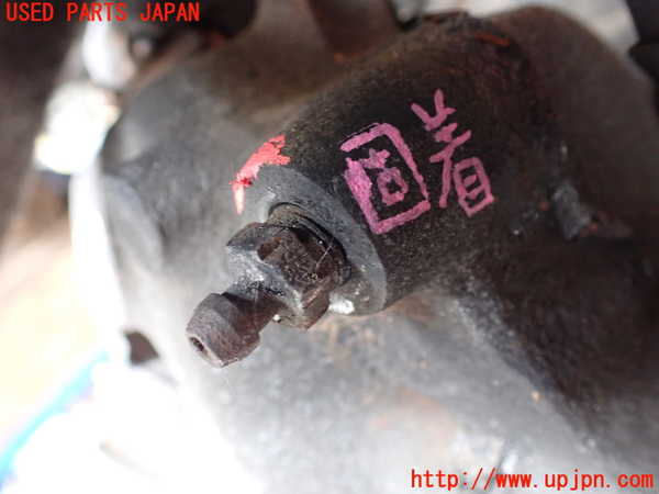 2UPJ-29874080]セドリック 4ドアハードトップ(UY32)右フロントキャリパー (ジャンク品) 中古_m0002.jpg