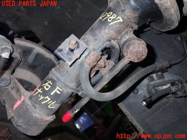 2UPJ-29874290]セドリック 4ドアハードトップ(UY32)右フロントナックルハブ 中古_m0003.jpg
