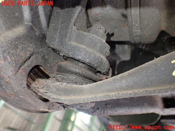 2UPJ-29875226]セドリック 4ドアハードトップ(UY32)左リアロアアーム1 中古_m0002.jpg