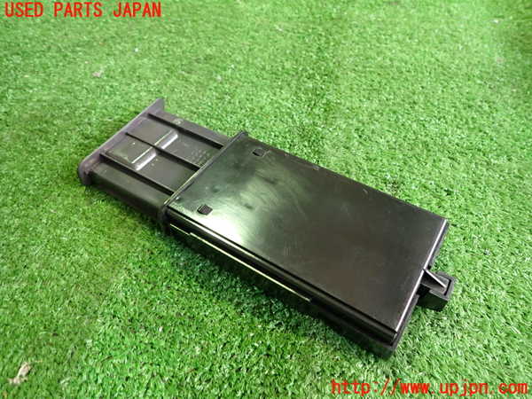 2UPJ-29877841]セドリック 4ドアハードトップ(UY32)小物入れ1 中古_m0003.jpg