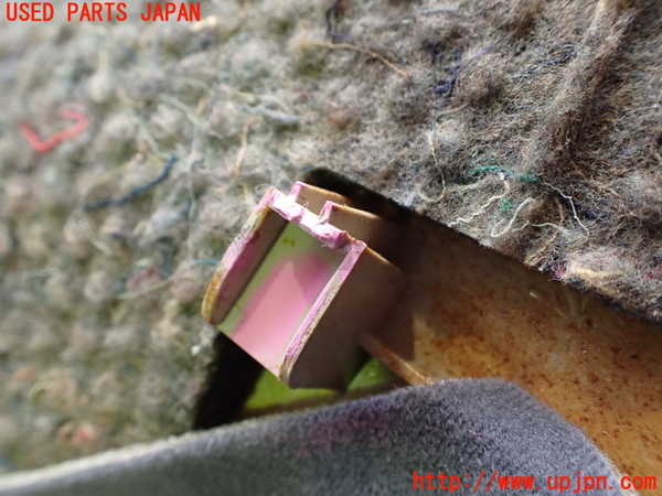 2UPJ-29877675]セドリック 4ドアハードトップ(UY32)右リアピラートリム 中古_m0004.jpg