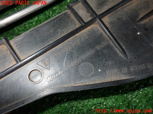 2UPJ-29891140]ポルシェ・ケイマン(98720)右ヘッドライトリム 中古 (987c型)_m0002.jpg