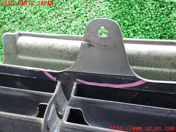 2UPJ-29901050]ランクル100系(UZJ100W)ラジエターグリル 中古_m0002.jpg
