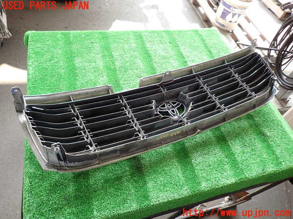 2UPJ-29901050]ランクル100系(UZJ100W)ラジエターグリル 中古_m0005.jpg