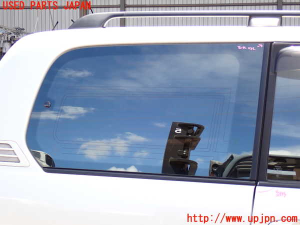 2UPJ-29901380]ランクル100系(UZJ100W)右クォーターガラス (43R-00073 M2E45) 中古_m0001.jpg