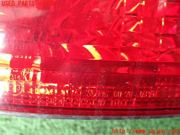 2UPJ-29901536]ランクル100系(UZJ100W)左テールランプ 中古_m0002.jpg