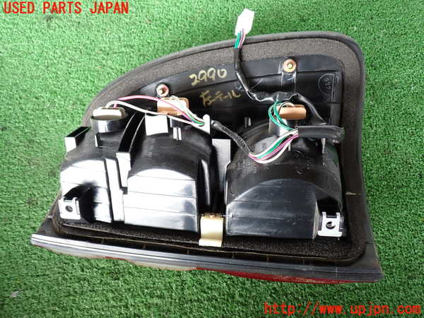 2UPJ-29901536]ランクル100系(UZJ100W)左テールランプ 中古_m0003.jpg