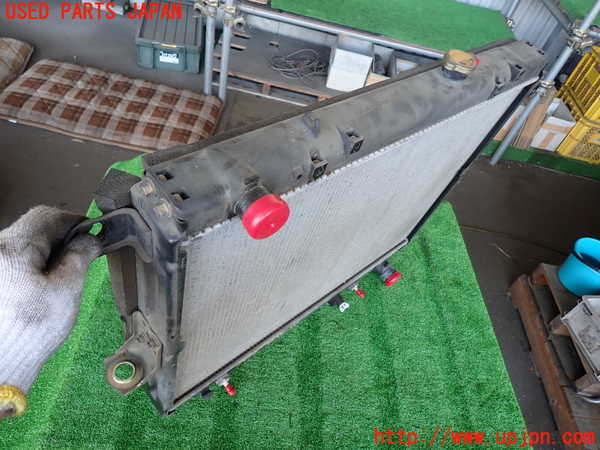 2UPJ-29902321]ランクル100系(UZJ100W)ラジエーター1 中古_m0002.jpg