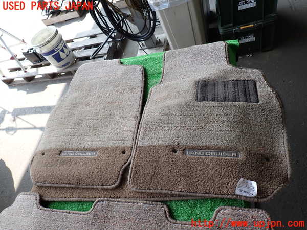 2UPJ-29907800]ランクル100系(UZJ100W)フロアマット 中古_m0002.jpg