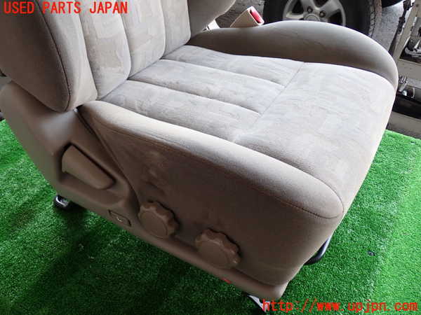 2UPJ-29907035]ランクル100系(UZJ100W)運転席シート 中古_m0002.jpg