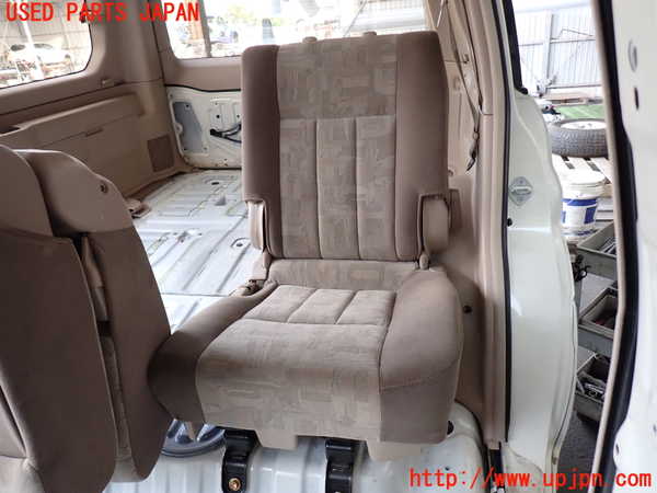 5UPJ-29907175]ランクル100系(UZJ100W)左2列目シート 中古_m0001.jpg