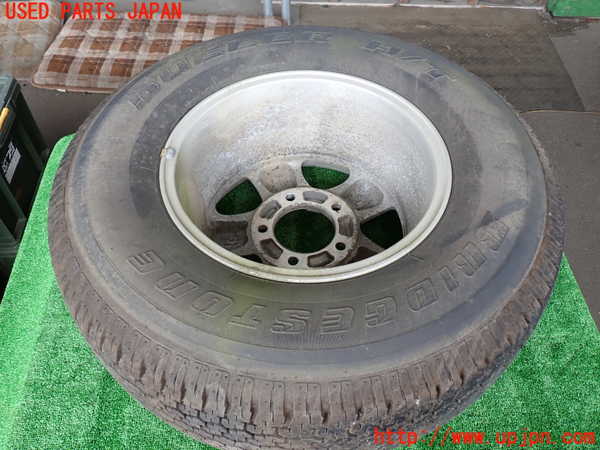 2UPJ-29909601]ランクル100系(UZJ100W)スペアタイヤ1 275/70R16 中古_m0005.jpg