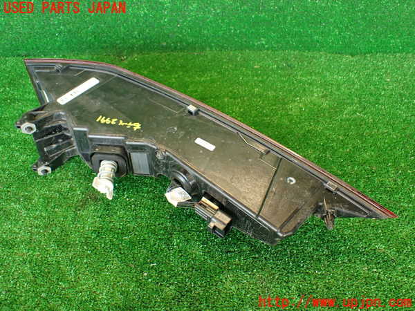 2UPJ-29911530]ジャガー・Fペイス(DC2NA)右テールランプ 中古_m0003.jpg