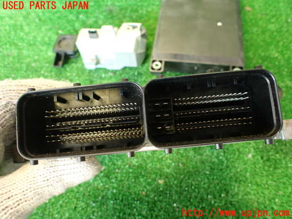 2UPJ-29916110]ジャガー・Fペイス(DC2NA)エンジンコンピューター 中古_m0004.jpg