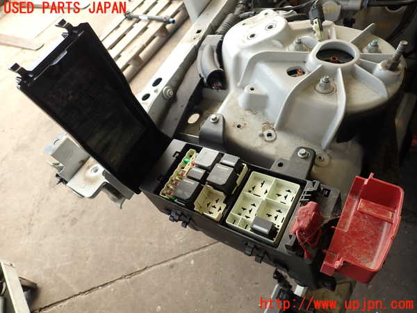 2UPJ-29916741]ジャガー・Fペイス(DC2NA)ヒューズボックス1 中古_m0002.jpg