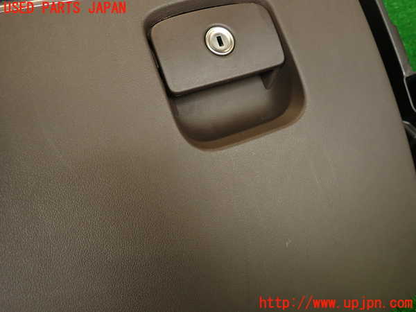 2UPJ-29917516]ジャガー・Fペイス(DC2NA)グローブボックス1 中古_m0002.jpg