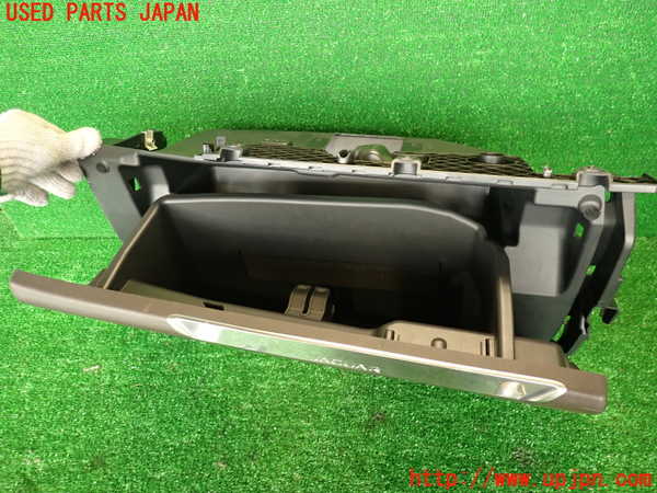 2UPJ-29917516]ジャガー・Fペイス(DC2NA)グローブボックス1 中古_m0003.jpg