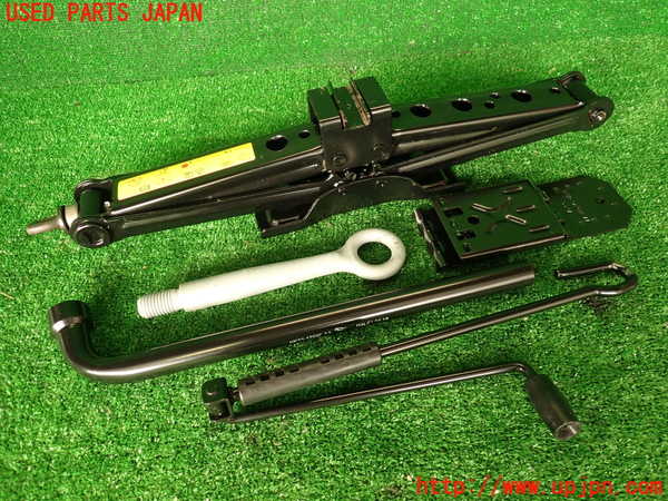 2UPJ-29917805]ジャガー・Fペイス(DC2NA)車載工具 中古_m0001.jpg