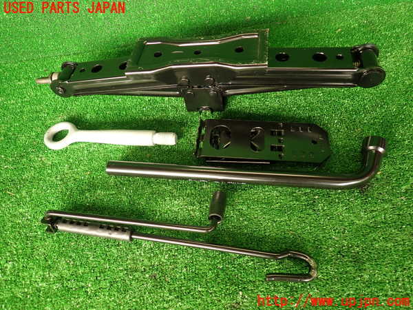 2UPJ-29917805]ジャガー・Fペイス(DC2NA)車載工具 中古_m0002.jpg