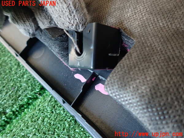2UPJ-29911578]ジャガー・Fペイス(DC2NA)バックドア内張り 中古_m0004.jpg