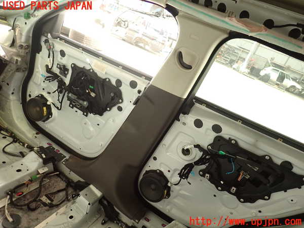 2UPJ-29917665]ジャガー・Fペイス(DC2NA)右センターピラートリム 中古_m0001.jpg