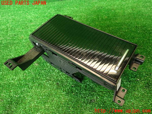 2UPJ-29917810]ジャガー・Fペイス(DC2NA)ドリンクホルダー 中古_m0001.jpg