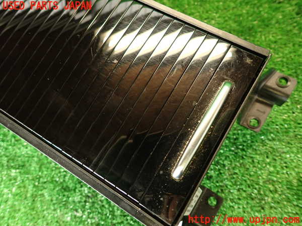 2UPJ-29917810]ジャガー・Fペイス(DC2NA)ドリンクホルダー 中古_m0002.jpg