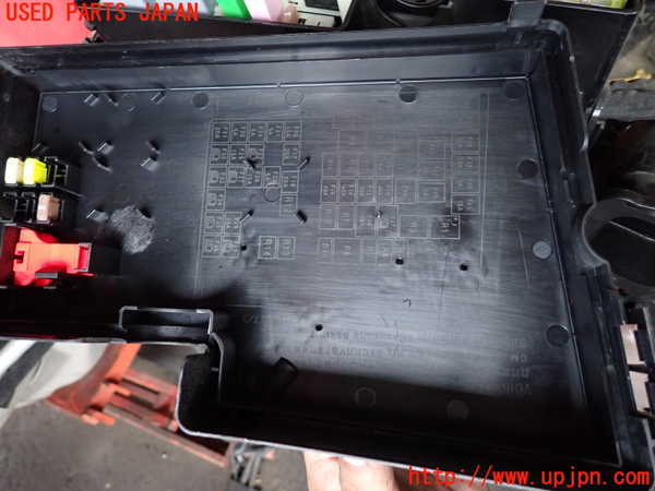 2UPJ-29926741]ボルボ・V40(MD4204T)ヒューズボックス1 中古_m0003.jpg