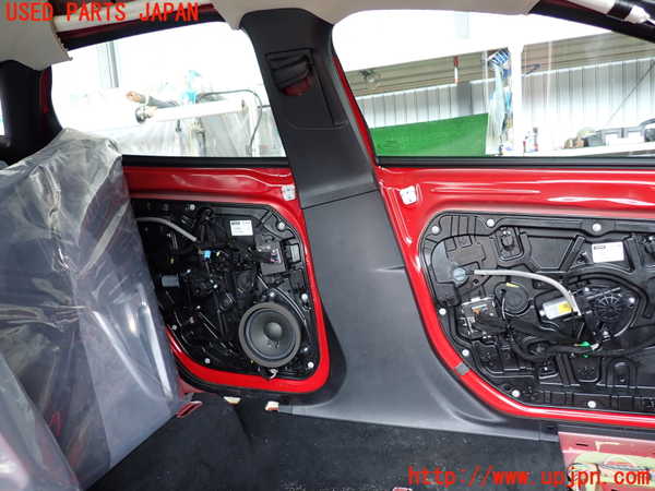 2UPJ-29927670]ボルボ・V40(MD4204T)左センターピラートリム 中古_m0001.jpg