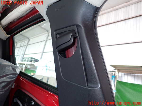 2UPJ-29927670]ボルボ・V40(MD4204T)左センターピラートリム 中古_m0002.jpg