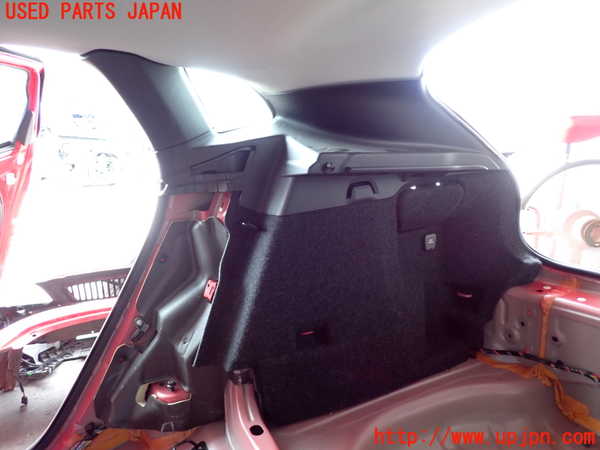 2UPJ-29927675]ボルボ・V40(MD4204T)右リアピラートリム 中古_m0001.jpg