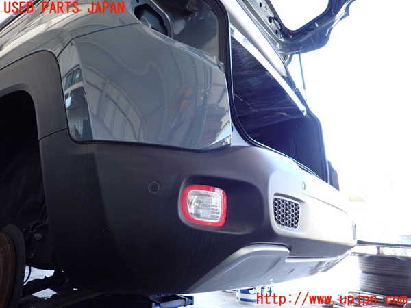 2UPJ-29931610]ジープ・レネゲード(BU14)リアバンパー 中古_m0003.jpg