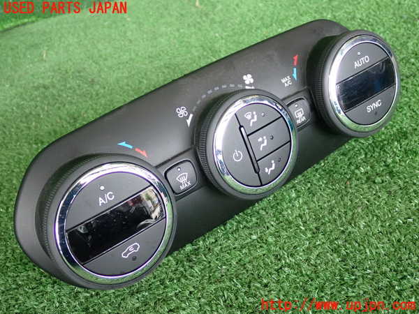 2UPJ-29936066]ジープ・レネゲード(BU14)エアコンスイッチ1 中古_m0001.jpg