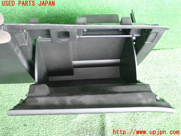 2UPJ-29937516]ジープ・レネゲード(BU14)グローブボックス1 中古_m0002.jpg
