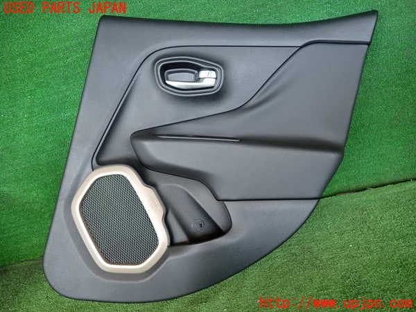 2UPJ-29931294]ジープ・レネゲード(BU14)右後ドア内張り 中古_m0001.jpg