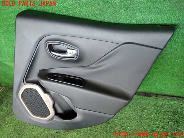 2UPJ-29931294]ジープ・レネゲード(BU14)右後ドア内張り 中古_m0002.jpg