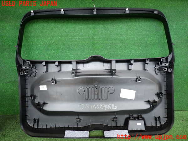 2UPJ-29931578]ジープ・レネゲード(BU14)バックドア内張り 中古_m0002.jpg
