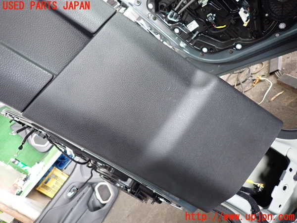2UPJ-29937670]ジープ・レネゲード(BU14)左センターピラートリム 中古_m0003.jpg